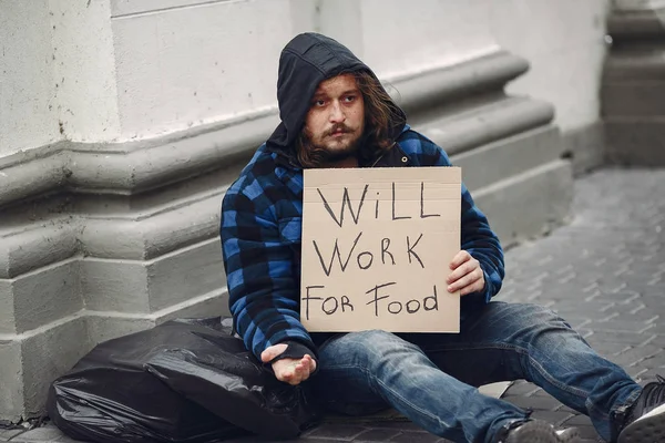 Homeless man in a durty clothes autumn city — Stock Photo, Image