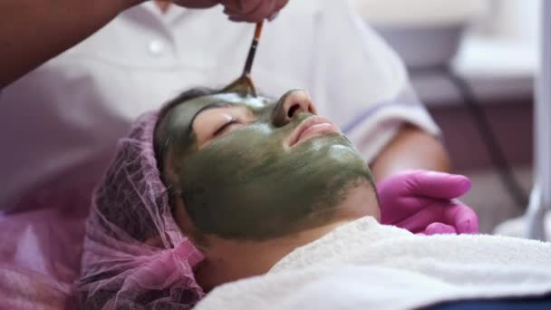 Cropped view of process of putting mask on clients face in salon — Stock Video