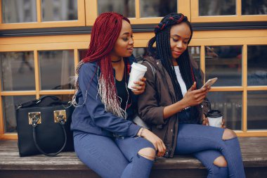 Bir şehirde siyah kız