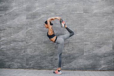 Spor kız bir şehirde