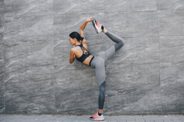 Spor kız bir şehirde