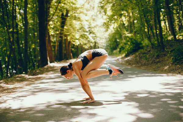 Dziewczyna Sport na plaży — Zdjęcie stockowe