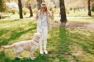 köpek ile zarif kız