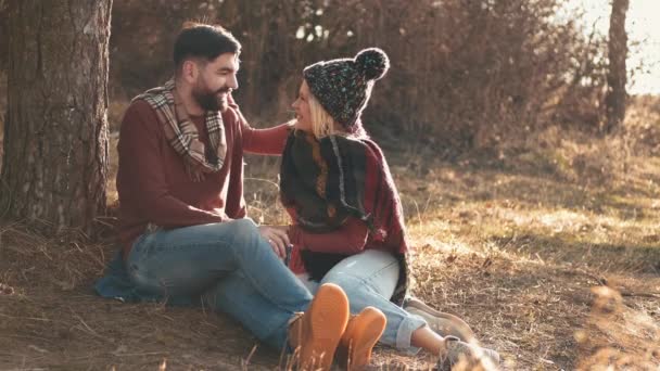 The couple is spending time together outdoors — Stock Video
