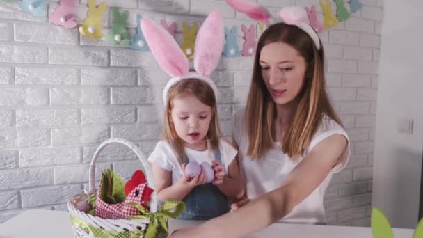 European mother with children are playing with easter eggs — ストック動画