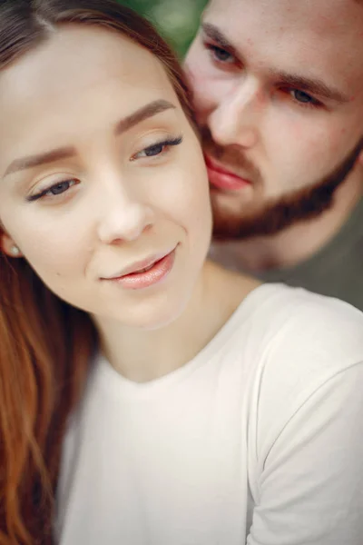 Beautiful couple spend time on a summer forest — Stock Photo, Image