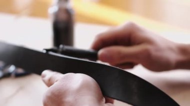 The leather master is dying leather belt edges