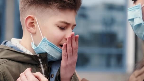 A boy and mother are wearing protective masks — Stockvideo