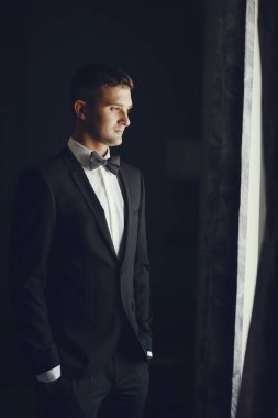 adamın yanına penceresi