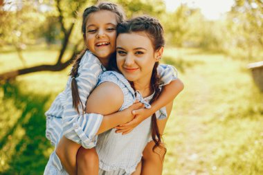 güzel kızı güzel annem