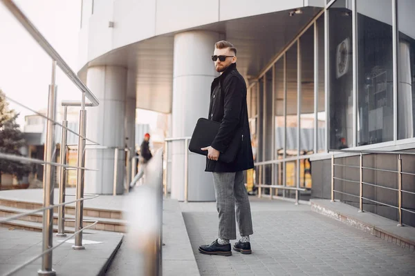 Guapo argentino en una ciudad de verano — Foto de Stock