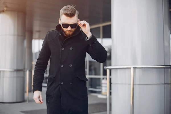 Handsome businesman in a summer city — Stock Photo, Image