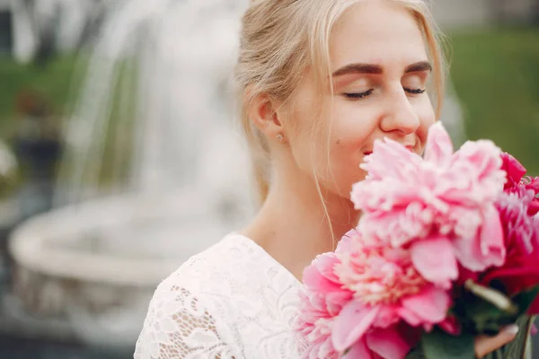 Elegant and stylish girl in a summer garden — Stock Photo, Image