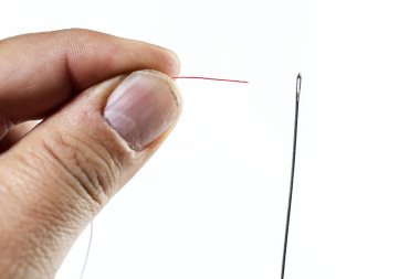 bir iğne threading adamın elini