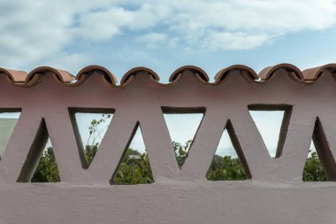 Adobe duvar karoları ve üçgen ile