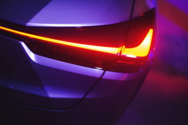 Güzel farlar gece parlıyor