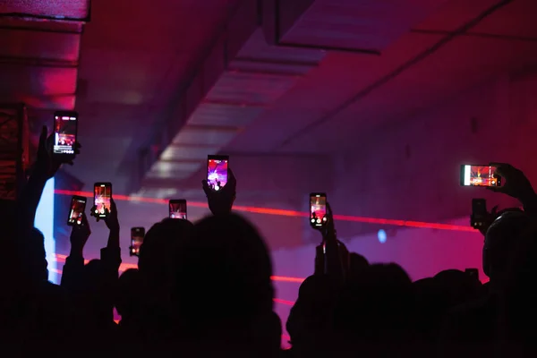 Folla Persone Con Telefoni Mano — Foto Stock