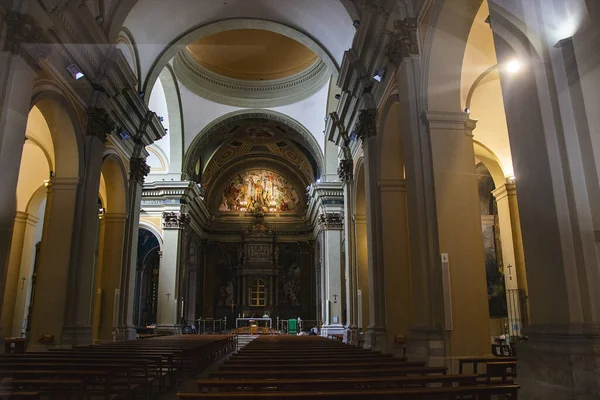 Kilise sandalyesinin manzarası