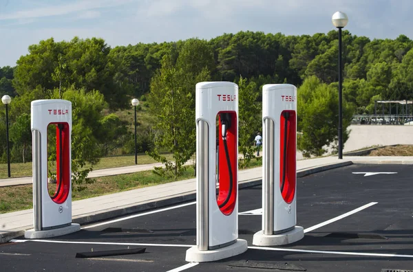 elektrikli araçları şarj etmek için süperşarj edici