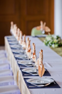 Tablo ile gözlük ve parti için seramik plakalar