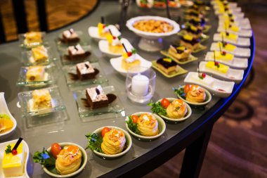 Tatlı büfesi lezzetli tatlı ekmek ile yakından görmek ve 