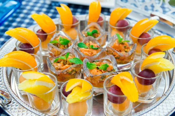 Yum Dosenfruchtcocktail orange Hochzeit in der Partei — Stockfoto