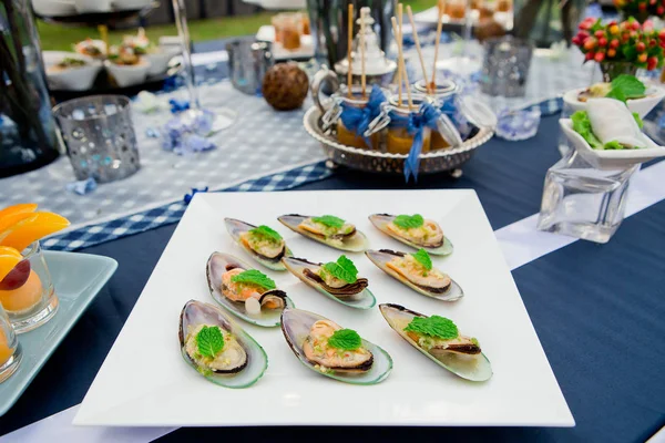 Queso mejillón y ajo pan comida cóctel boda — Foto de Stock