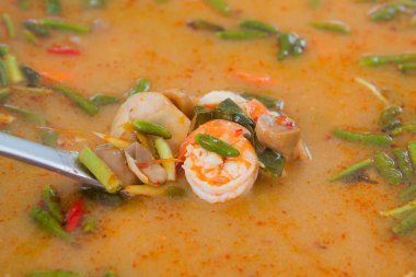 karides ve Limon otu mantar çorbası