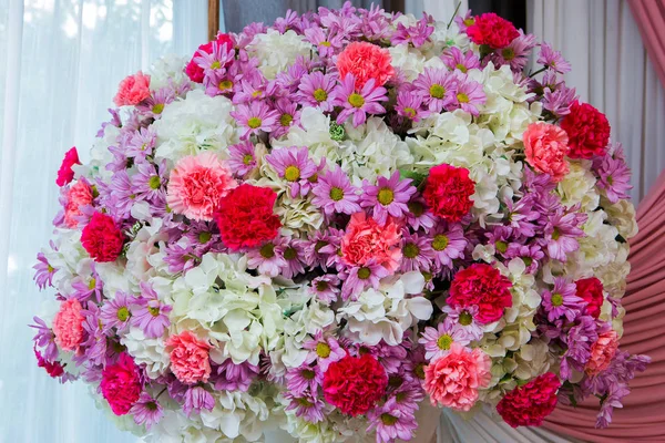 Schöne Blumen Hintergrund für Hochzeitsszene — Stockfoto