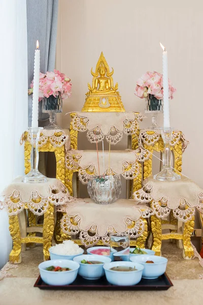 Conjunto de mesa de altar para el ritual en Tailandia — Foto de Stock
