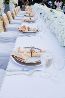 Düğün ya da olay parti için ayarlanan tablo. Zarif ve lüks decorat
