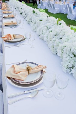 Düğün ya da olay parti için ayarlanan tablo. Zarif ve lüks decorat