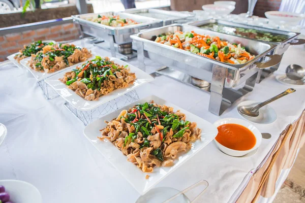 Många slags thailändsk mat i parti — Stockfoto