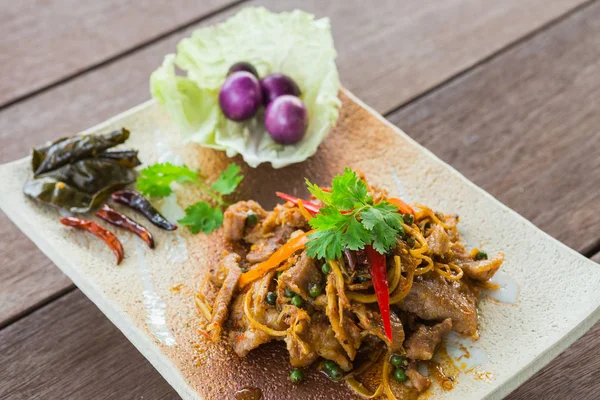 Alimentos de jabalí picante fritos Tailandia hierbas culinarias — Foto de Stock