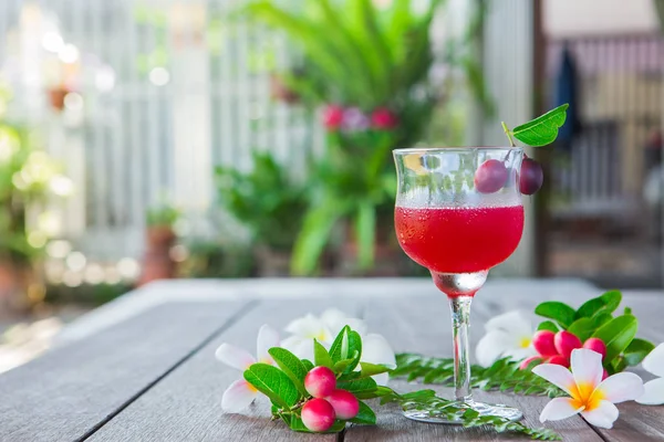 Le jus rouge de l'ancienne Thaïlande nom carunda ou karonda (Caris — Photo