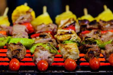 Gece barbekü ızgara