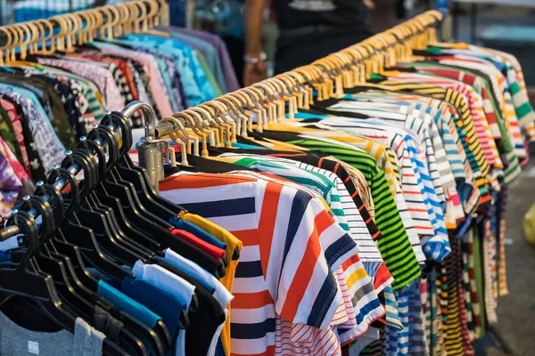 Roupas de verão masculinas e femininas camisolas camisas calças jer — Fotografia de Stock