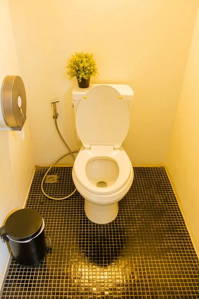 White toilet bowl in the bathroom. — Stock Photo, Image