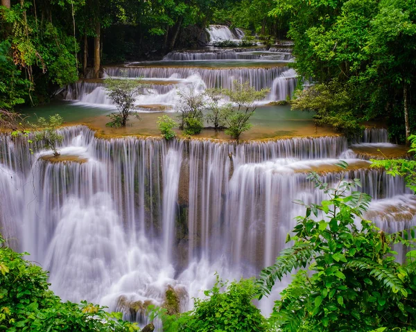 Huai Mae Kamin Cachoeira em Kanchanaburi, Tailândia — Fotografia de Stock