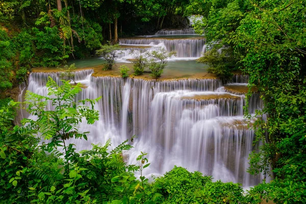 Huai Mae Kamin Waterfall in Kanchanaburi, Таїланд — стокове фото