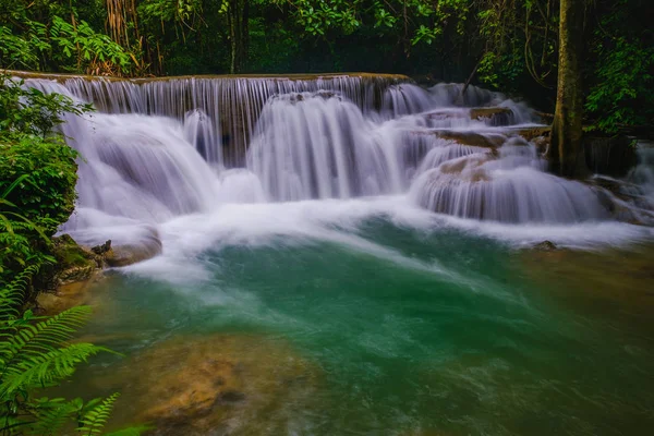 Cascade Huai Mae Kamin à Kanchanaburi, Thaïlande — Photo