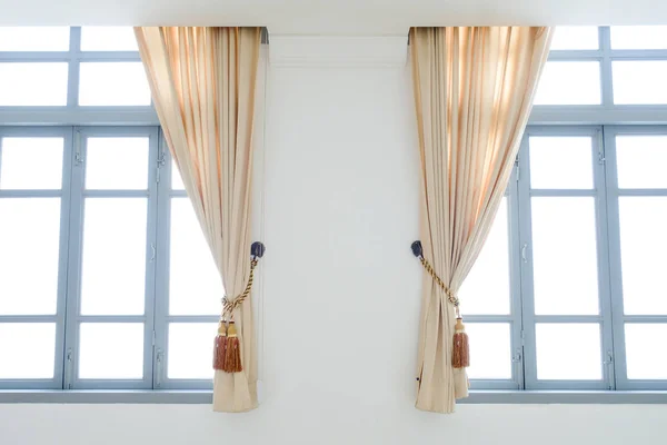 Beige curtains in a classic style. Interior — Stock Photo, Image