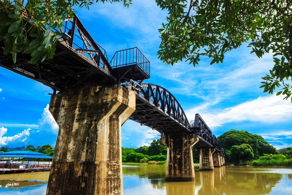 タイ カンチャナブリは、クウェー川橋 . — ストック写真