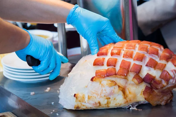 büyük bir kısmını domuz eti şiş kavurma