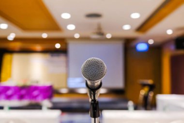 Toplantı Salonu bir seminer için mikrofon yakın çekim