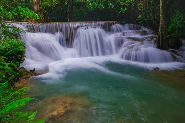 Huai Mae Kamin vízesés Kanchanaburi, Thaiföld — Stock Fotó