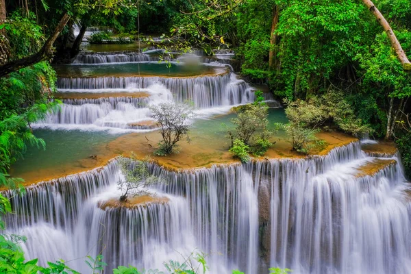 Huai Mae Kamin Wasserfall in Kanchanaburi, Thailand — Stockfoto