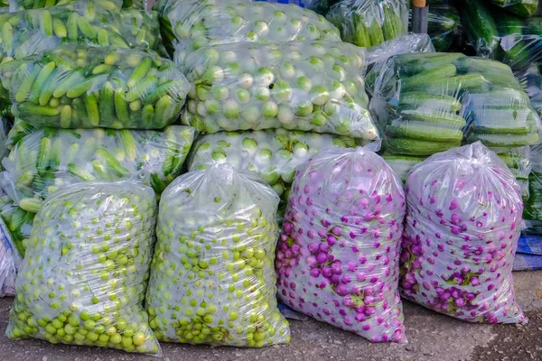 Азиатский фермерский рынок по продаже свежих овощей — стоковое фото