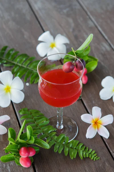 Le jus rouge de l'ancienne Thaïlande nom carunda ou karonda (Caris — Photo