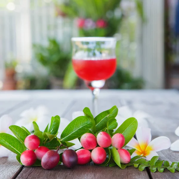 Le jus rouge de l'ancienne Thaïlande nom carunda ou karonda (Caris — Photo